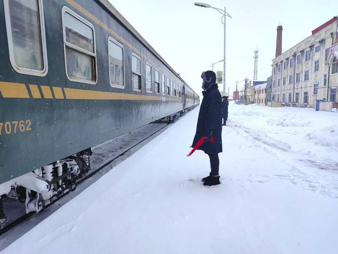 宝清站提示广大旅客,受降雪天气影响,列车具体运行信息可通过铁路