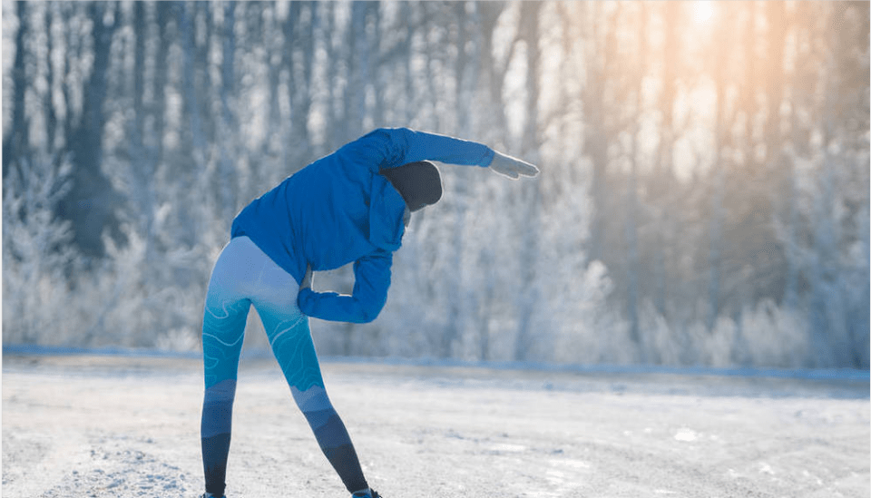 一般情况下,运动前的热身活动在5分钟左右,但冬天应多花一倍的时间做