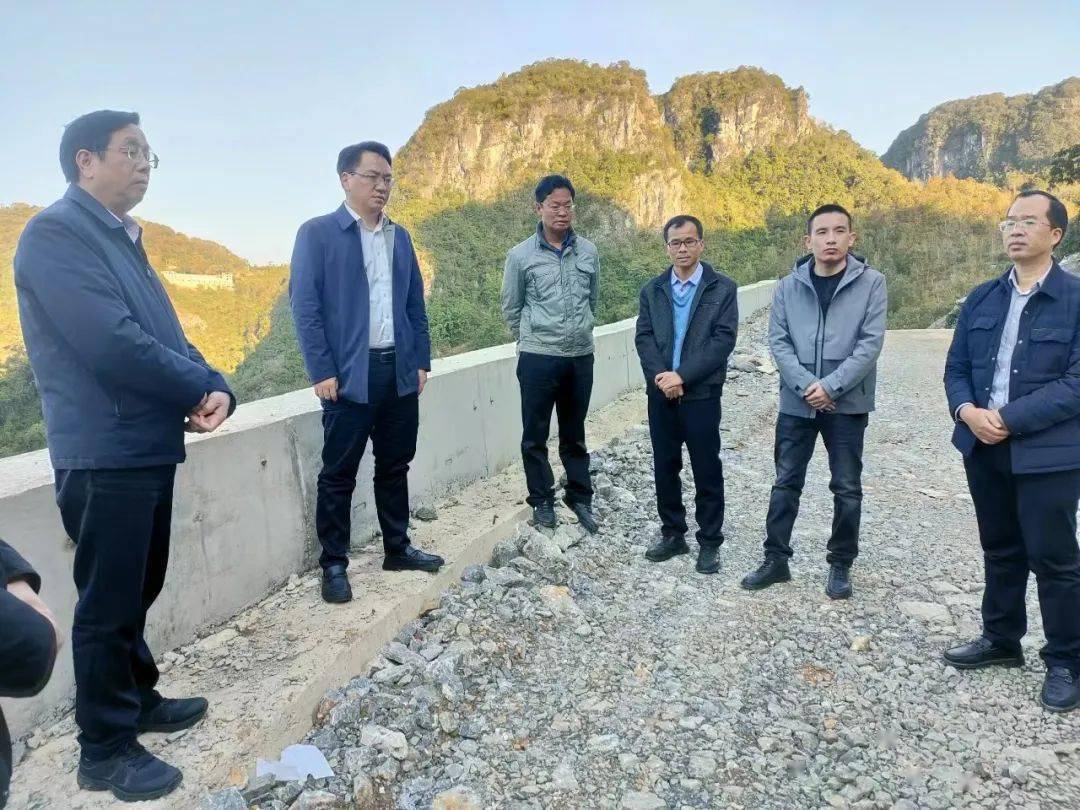 11月16日,县委副书记,代县长白玛泽仁检查绕城路(那造至同拉段)和东都
