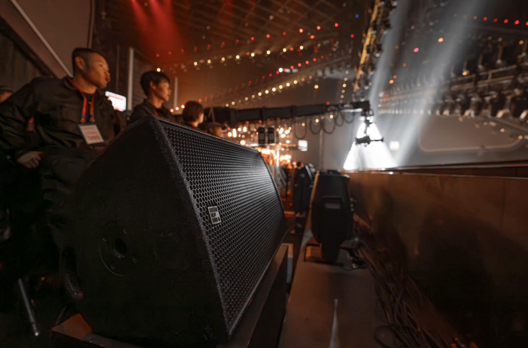 度,所以我们的音响团队采用了高达尚"hi"a8以及a15多功能音响进行覆盖