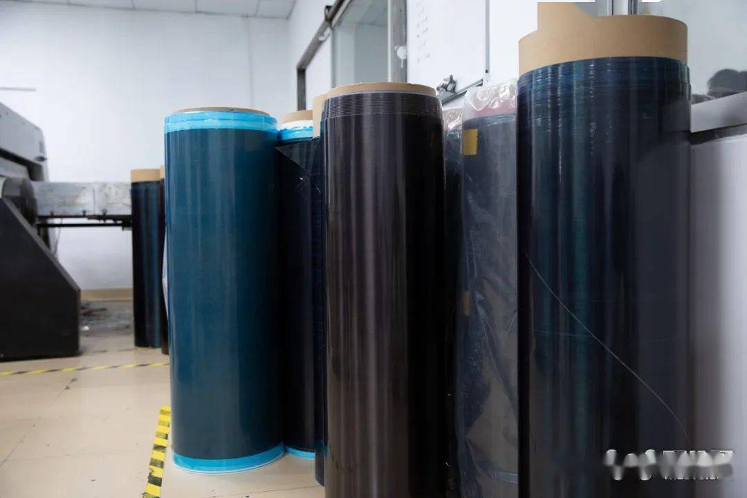 近日,日本东丽宣布开发出新一代超高强度碳纤维torayca03t1200,新一