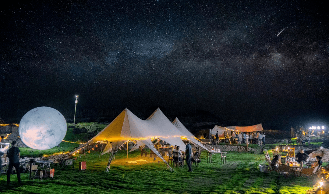 在绿色山林中迎着和煦的微风在冬日的晨光中……龙头山,催科山翠屏山