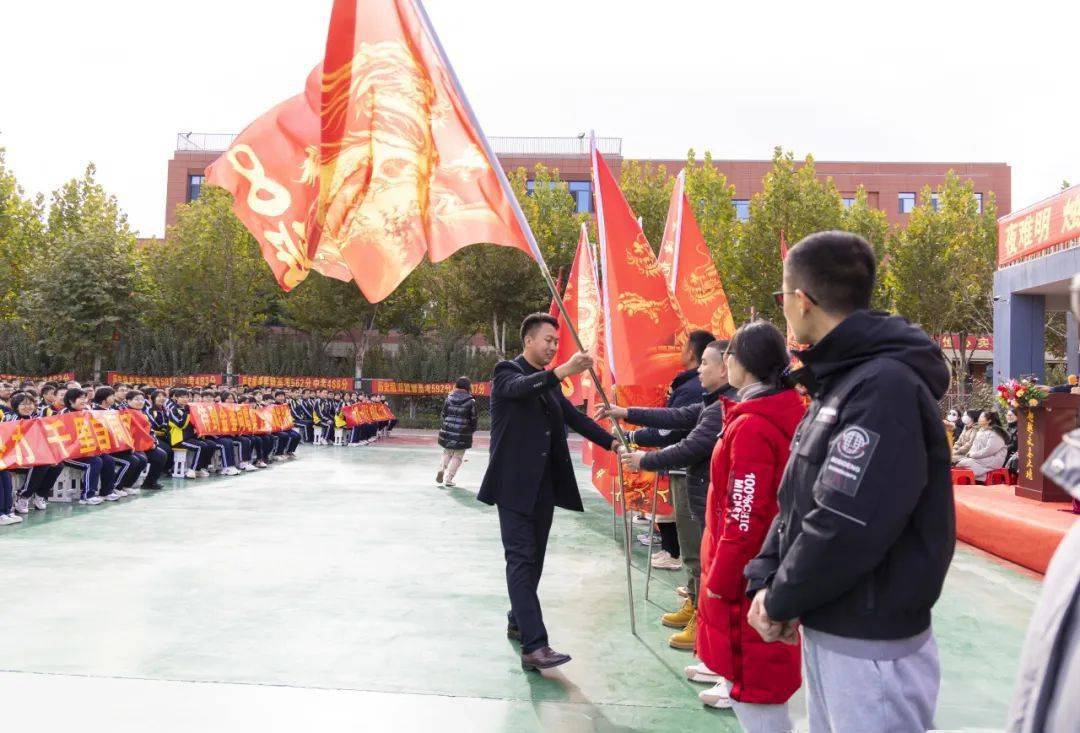 燃!保定泽龙学校举办高三年级"燃情冬三月,冲刺二百天"动员大会!