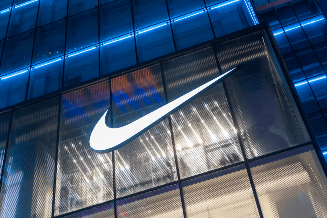 nike周二宣布重大管理层变动,任命首席设计官john hoke为首席创新官