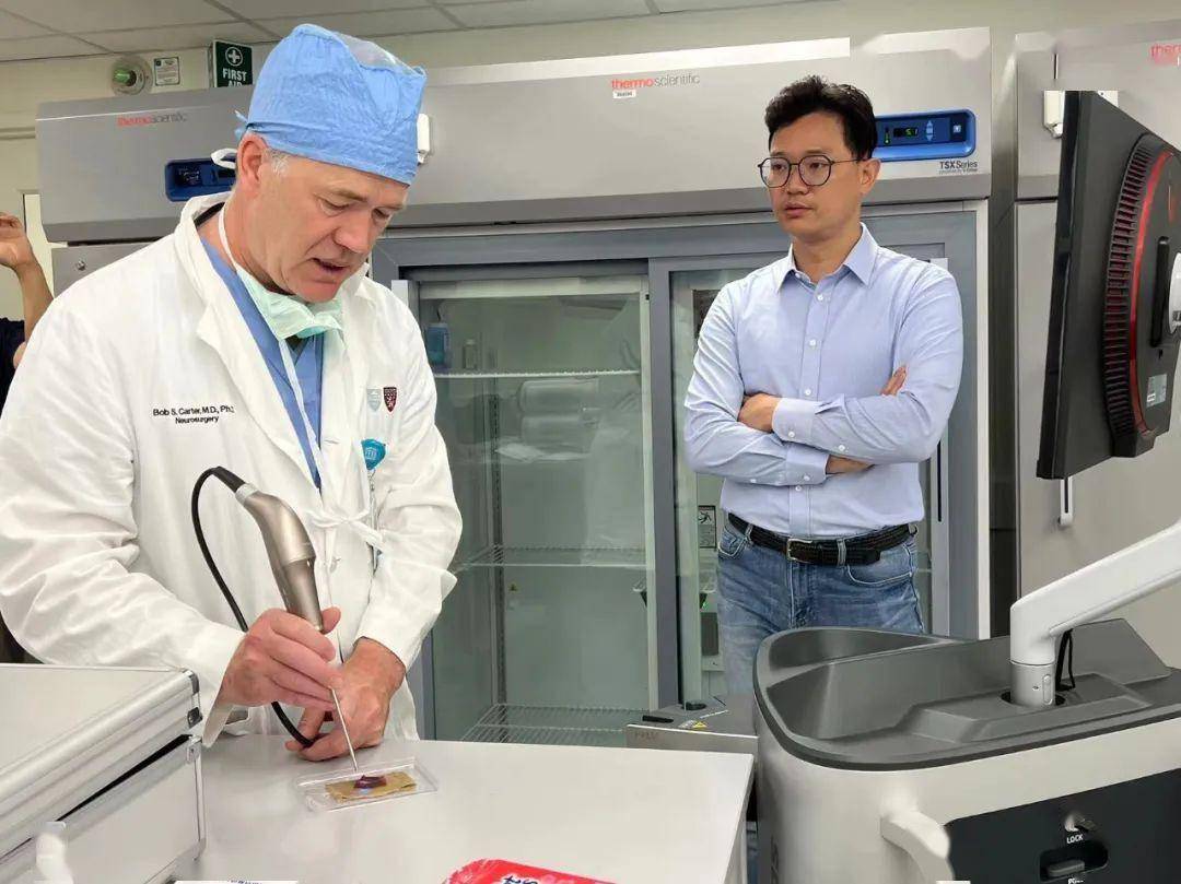 虞爱华与蒋礼阳商谈并见证签约_合肥_精密_项目