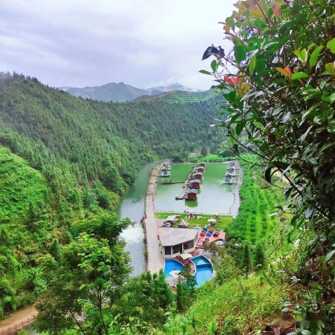 可选择尼德兰装修风格的陡水拾间宿或者是摩洛哥风格的五指峰漫园山居