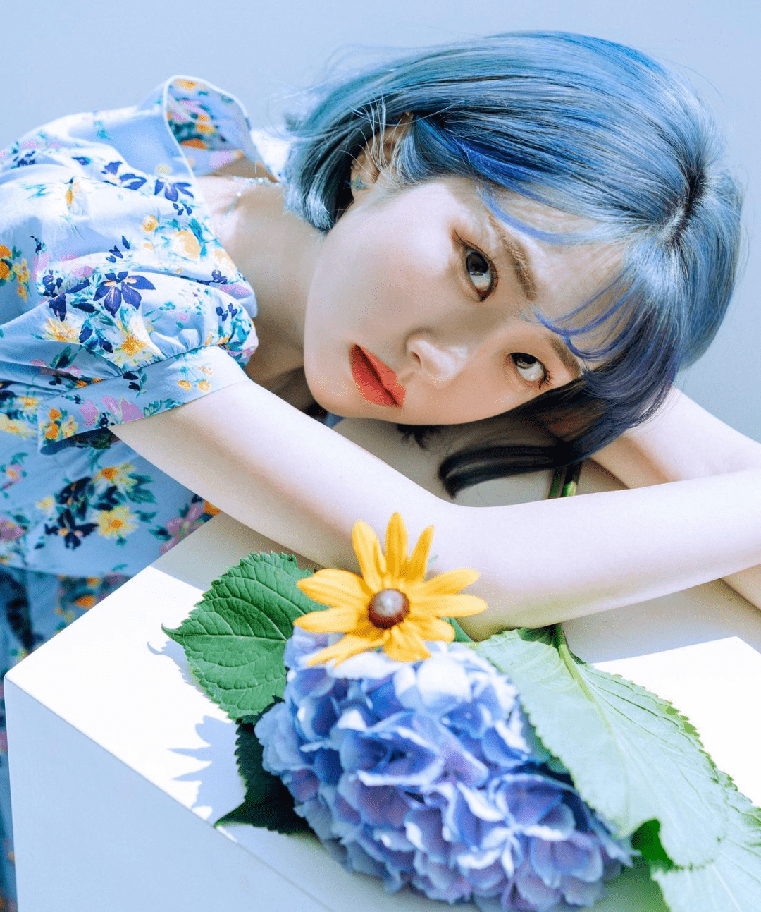 蓝色短发动漫感_中国_发型_形象