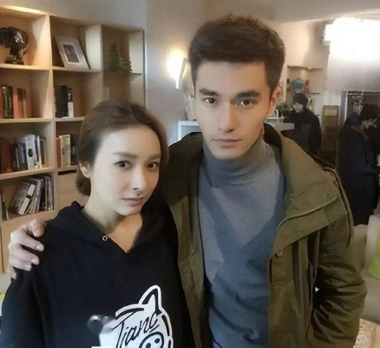2020年,郑凯在片场拍戏的时候被拍到与演员章乐韵有说有笑,两人互动