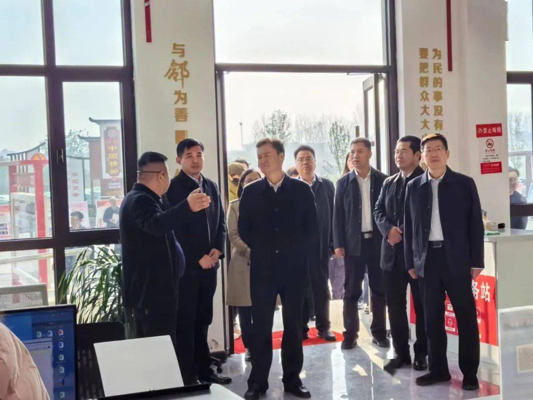 各县区分管副县(区)长以及市直有关单位业务负责人参加观摩,县委书记