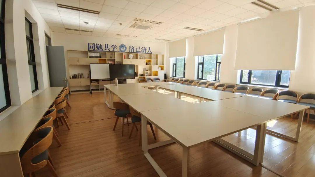 适宜人数为30人左右2,学业研讨室(二)适宜人数为30人左右1,学业研讨室