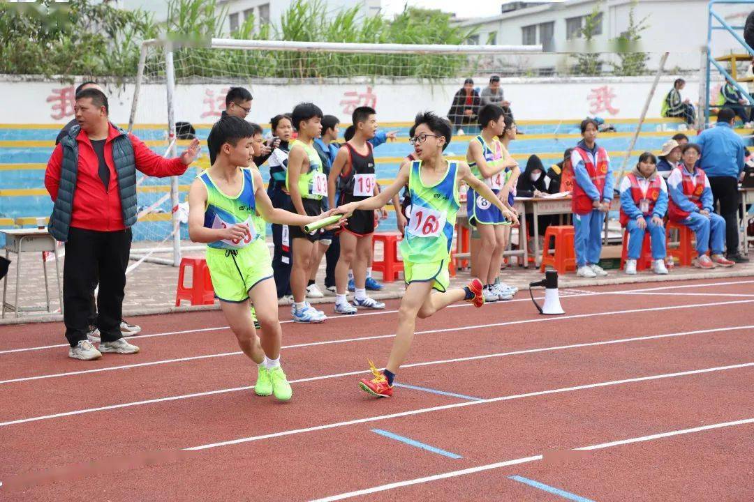 精彩瞬间在县城东中学圆满闭幕2023年佛冈县中小学生田径运动会17日