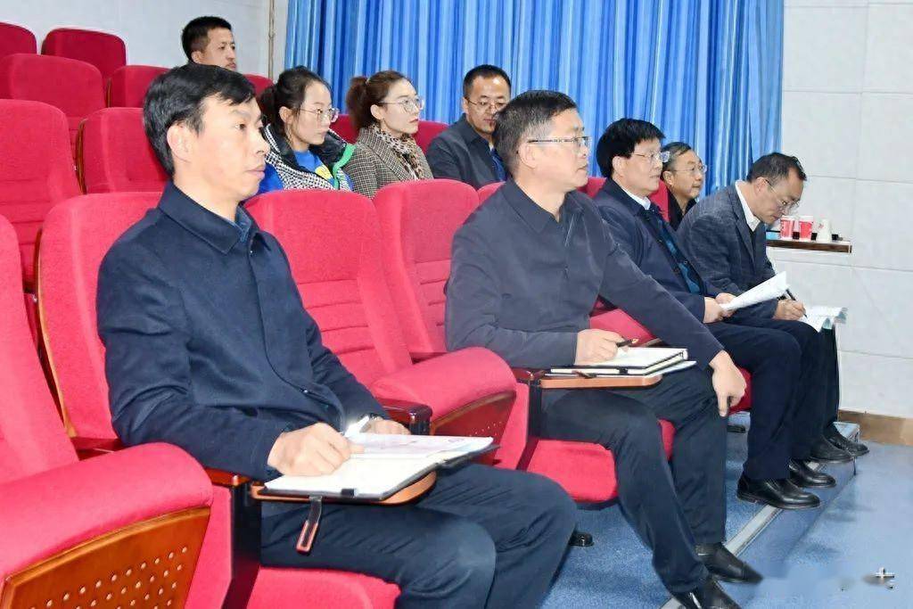 来自全市各高中学校的13位老师同台竞技,静宁一中物理组全体教师全程