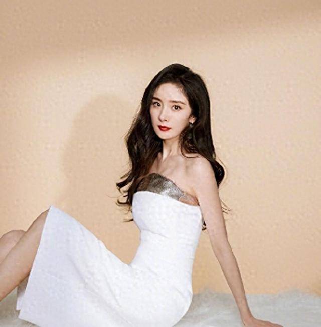 杨幂最新时尚大片释出,薄纱遮面,烈焰红唇,优雅迷人_照片_魅力_内容