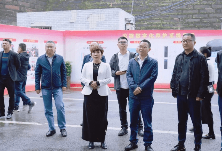 重庆市公路事务中心书记任洪涛,重庆市公路事务中心副主任朱顺芳在