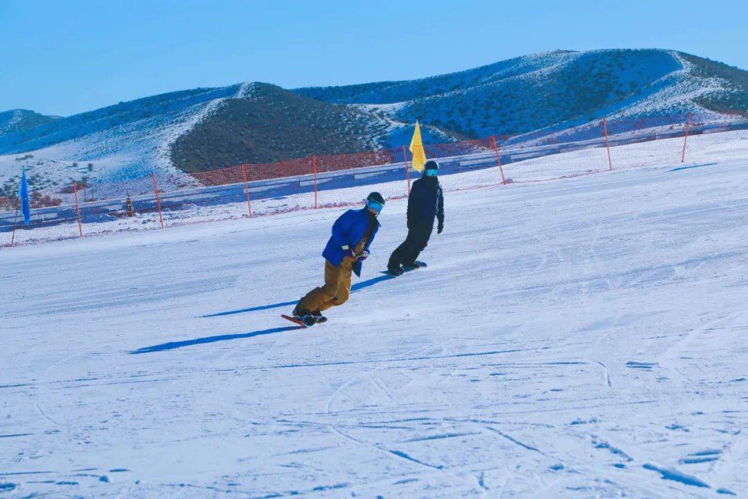 這個冬天,去哪滑雪?看這→_雪場_越野_賽里木湖