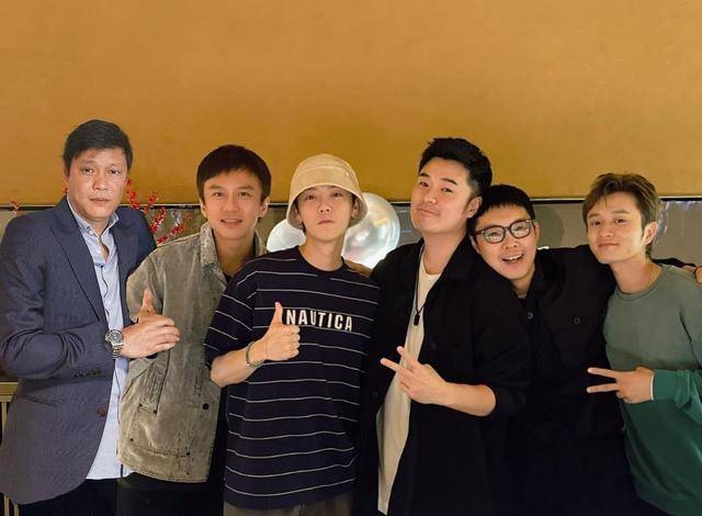 陈赫生日众星喝烂醉,鹿晗走路摇晃,孙艺洲坚持不让女生送上车_明星