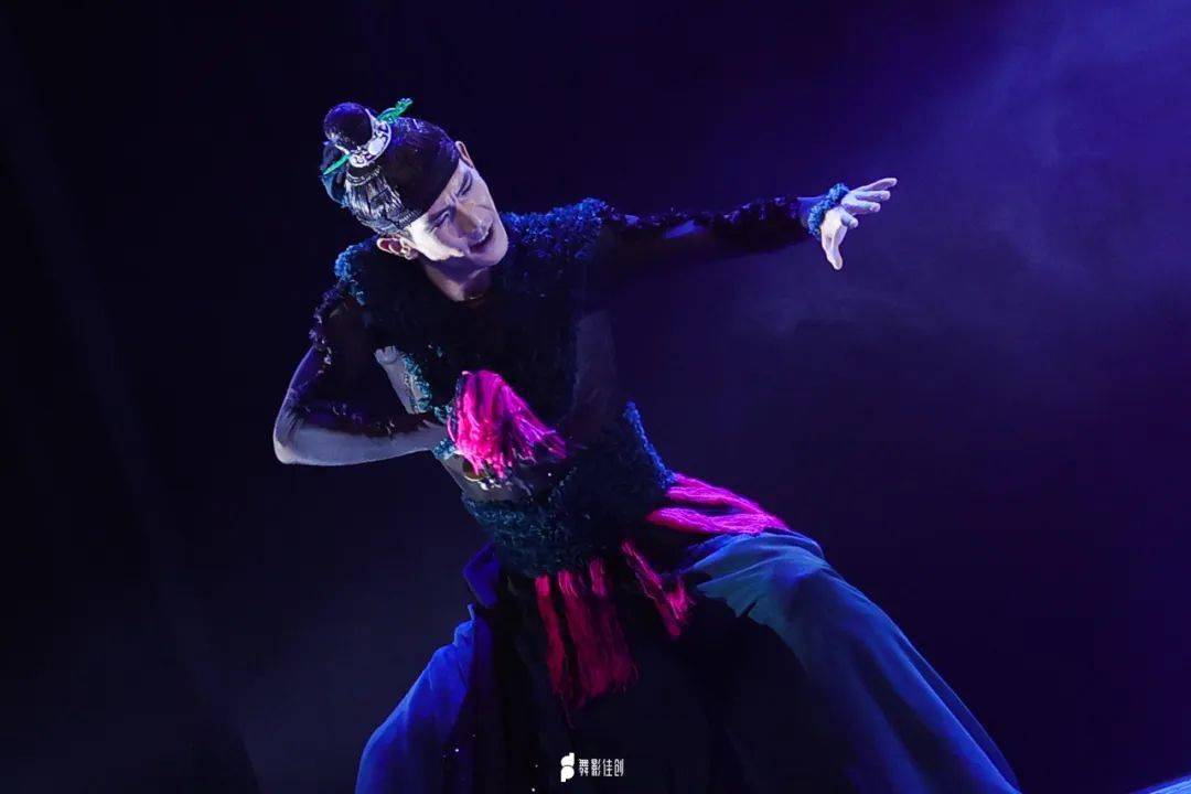 陈 平表  演:潘海龙哈尼族独舞《牛铃》02指导教师:古丽米娜·麦麦提