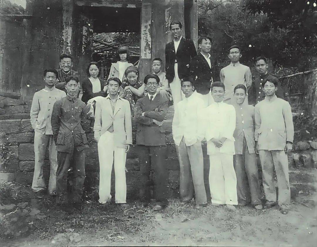 再现抗战烽火中的一段艺术传奇丨《云去山如画》首发_国立艺专_昆明