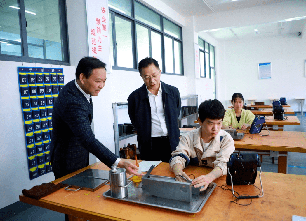 和電氣裝置項目,製冷與空調項目湖南賽訓基地,觀摩了心肺復甦課程教學