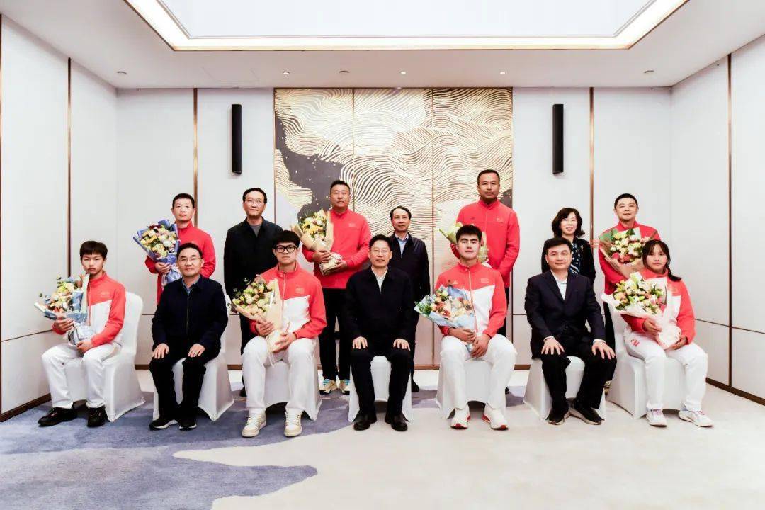 开幕式前,刘玉杰,胡明文还会见了徐桥,李浩南,周晓玉,王宇轩等阜阳籍
