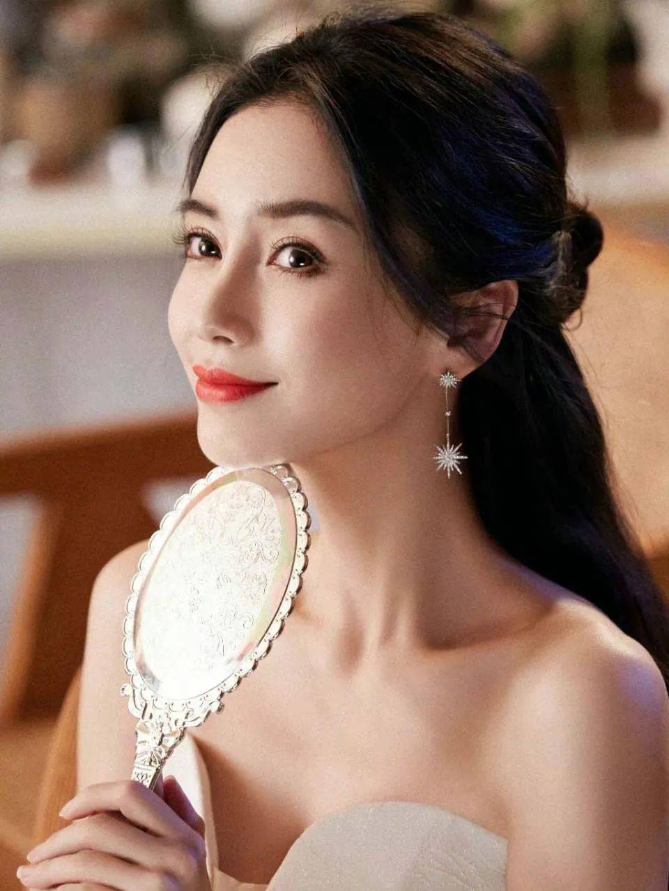 一问一答 | 脱衣舞lisa和baby,古力娜扎,颜色女星,王嘉尔,龚俊,吴千语