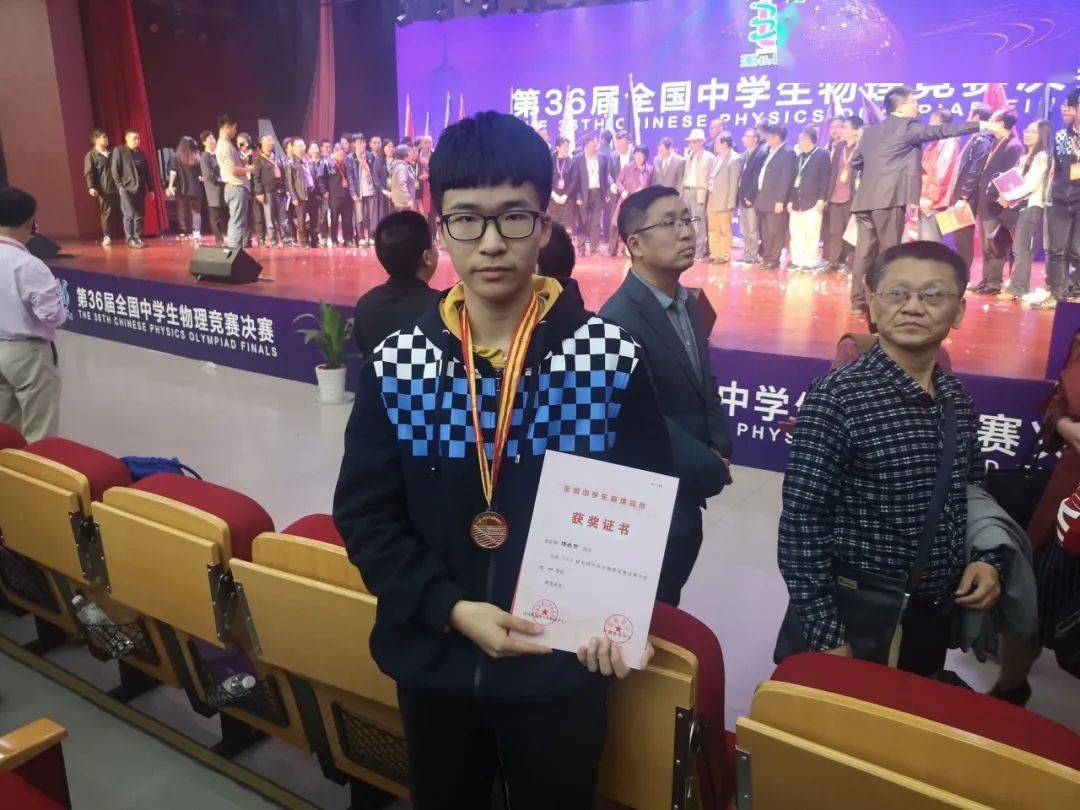 绍兴一中早在2020年就与北大遥感所,北斗产教融合创新专业委员会等