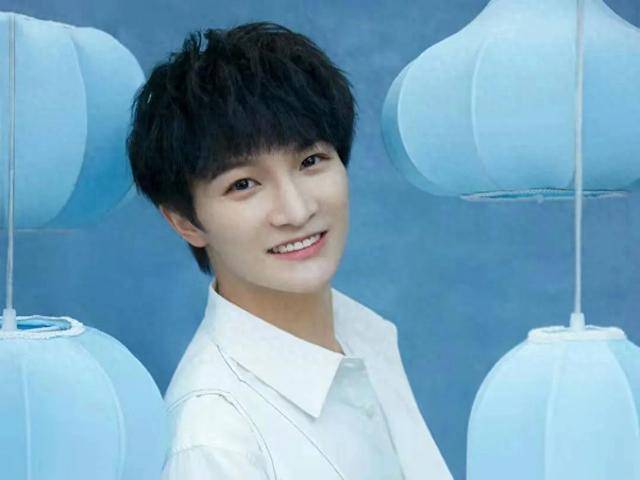 周深,中国内地男歌手,曾在乌克兰音乐学院就读,学习美声专业._才华_音