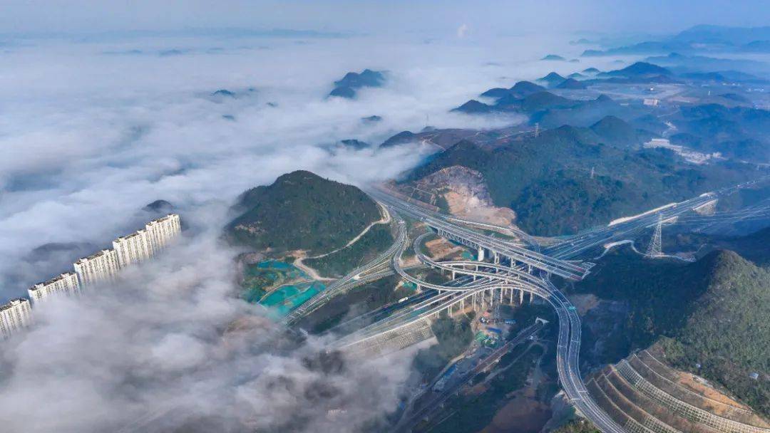 经观山湖区,白云区,修文县,息烽县,金沙县,至金沙县西北清池镇赤水河