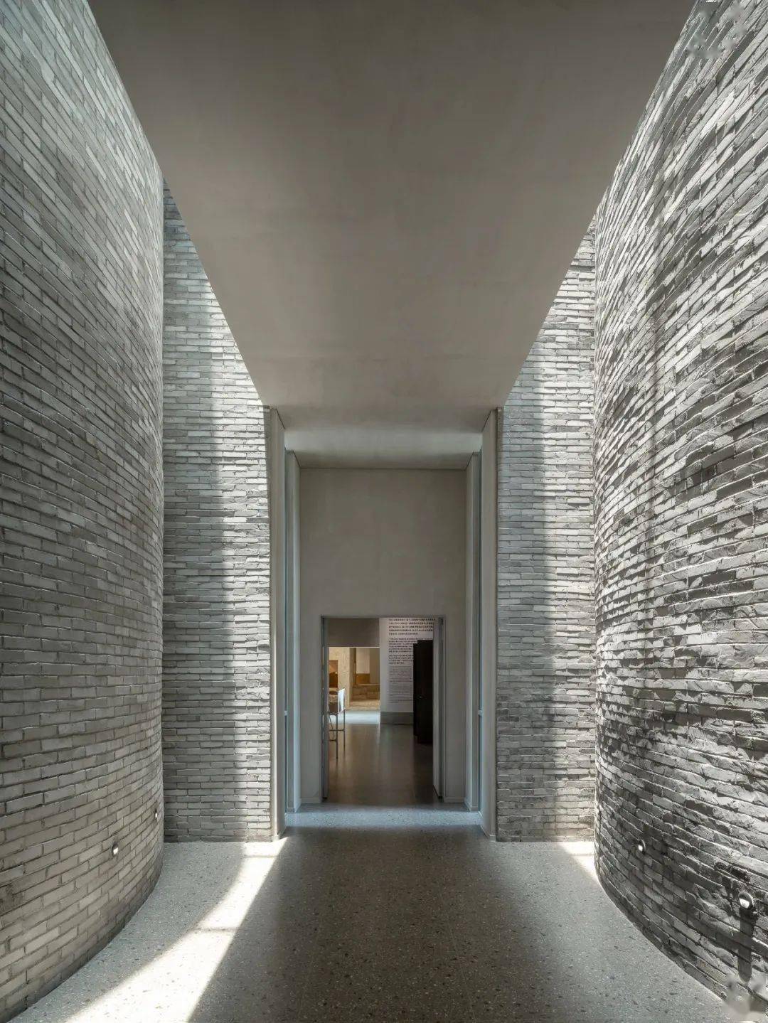 建筑大师张永和打造岭南新地标:8602㎡的"立体荷塘"_屋顶_阳台_步道