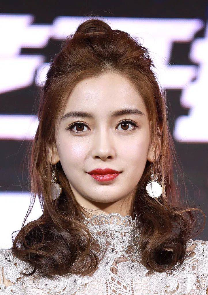 艺人angelababy杨颖