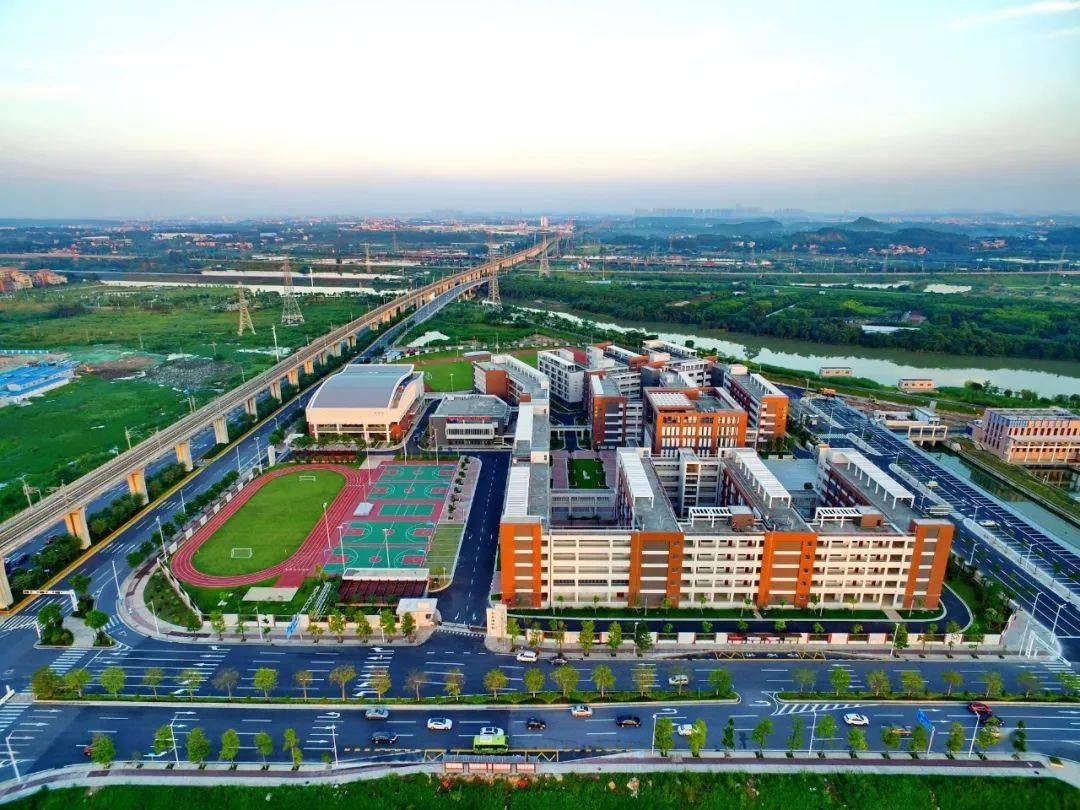 云东海学校这里,人才扶持政策完善这里,人才公寓配套齐全高校毕业生