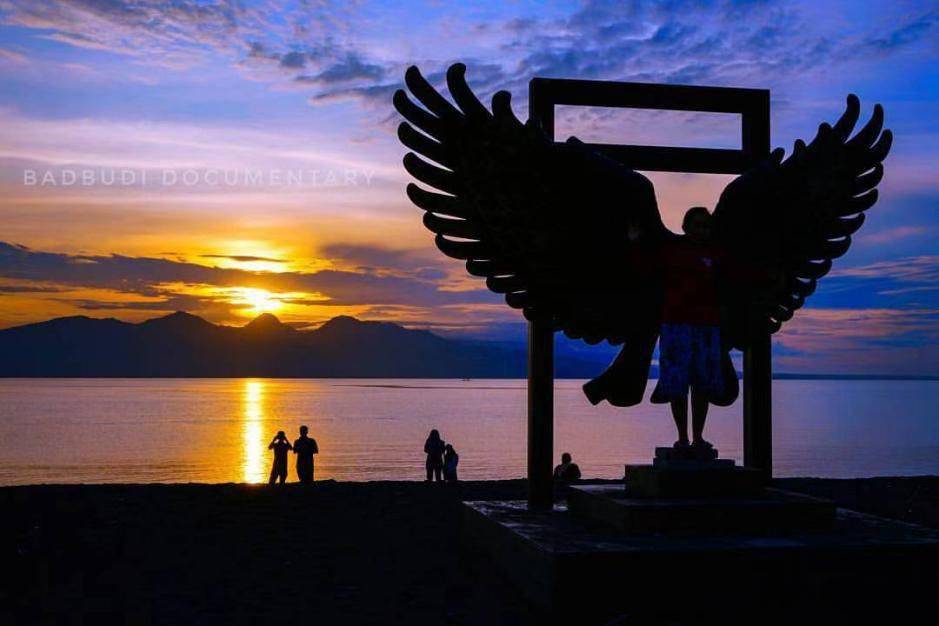 爪哇岛——冲浪和潜水远近驰名_印尼_海滩_游客