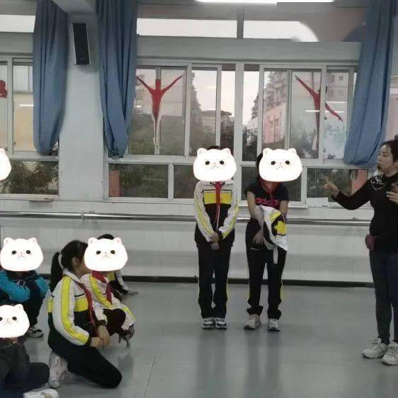 新华小学,凤凰小学 76 合川师范附属小学开展我的自画像活动,通过