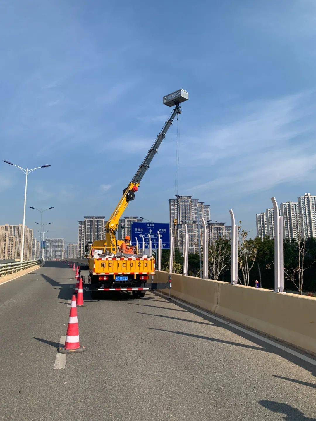城市夜景的幕后英雄：路灯安装的重要性