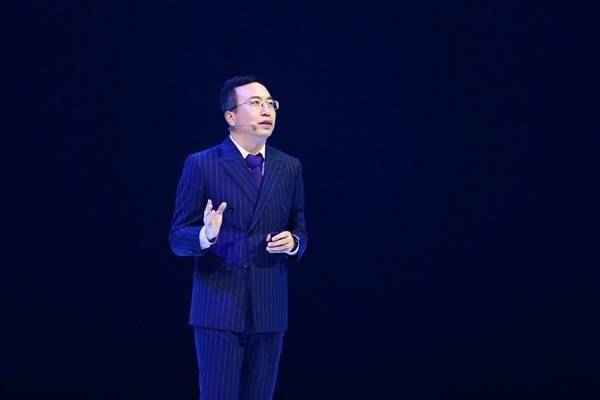 没可比性！荣耀CEO赵明：我们的新机续航、通讯等各方面甩iPhone15几条街(图1)