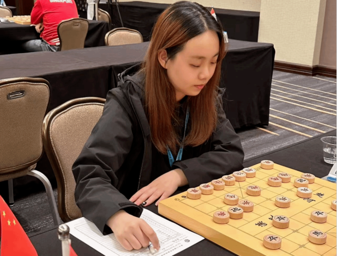 美女下象棋图片图片