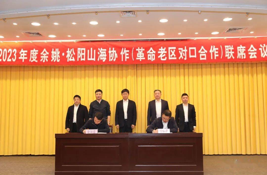 县领导练斌,王钦,沈健,陈忠华等参加.