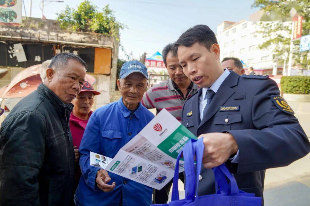 引导基层群众远离走私行为|梧州市打私办等部门开展反走私宣传进村屯