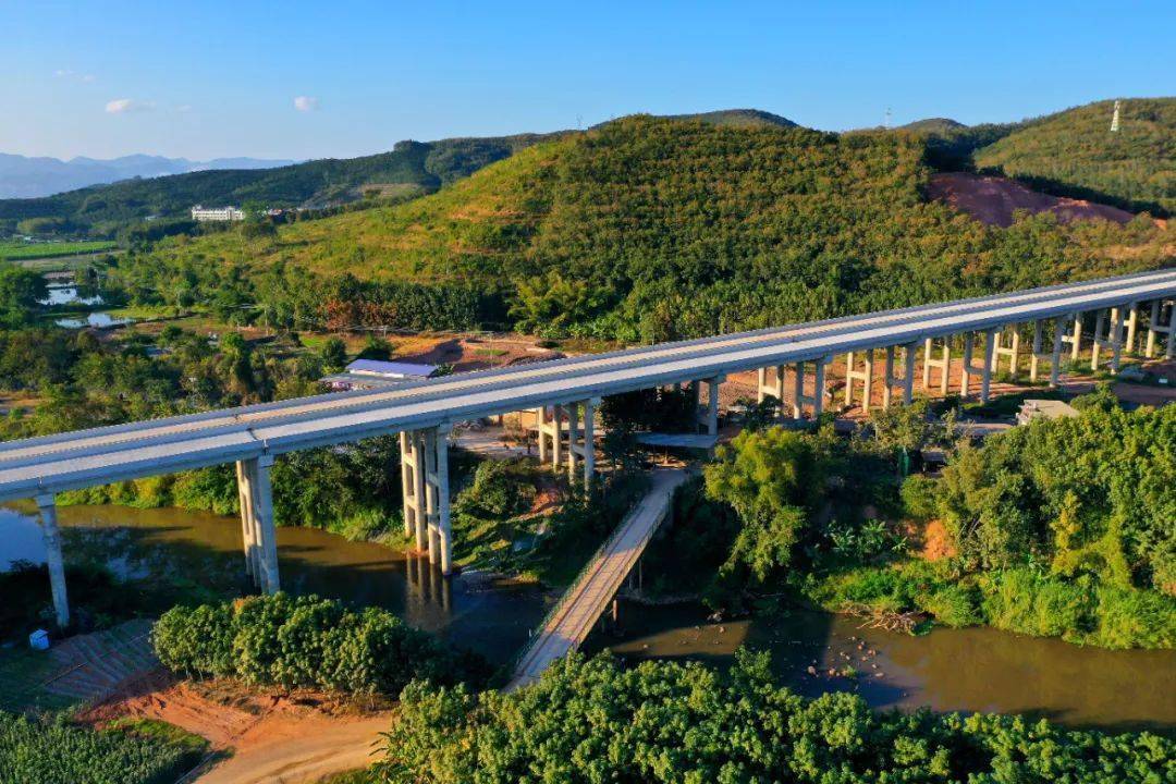 "有一种叫云南的生活",走进西双版纳的开放包容_发展_铁路_旅游