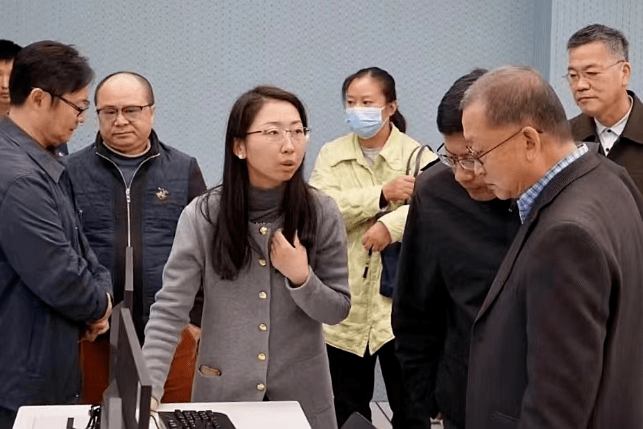 朱姗和赵艳妮两位老师分别对两间实验室的设计理念,功能定位和运行