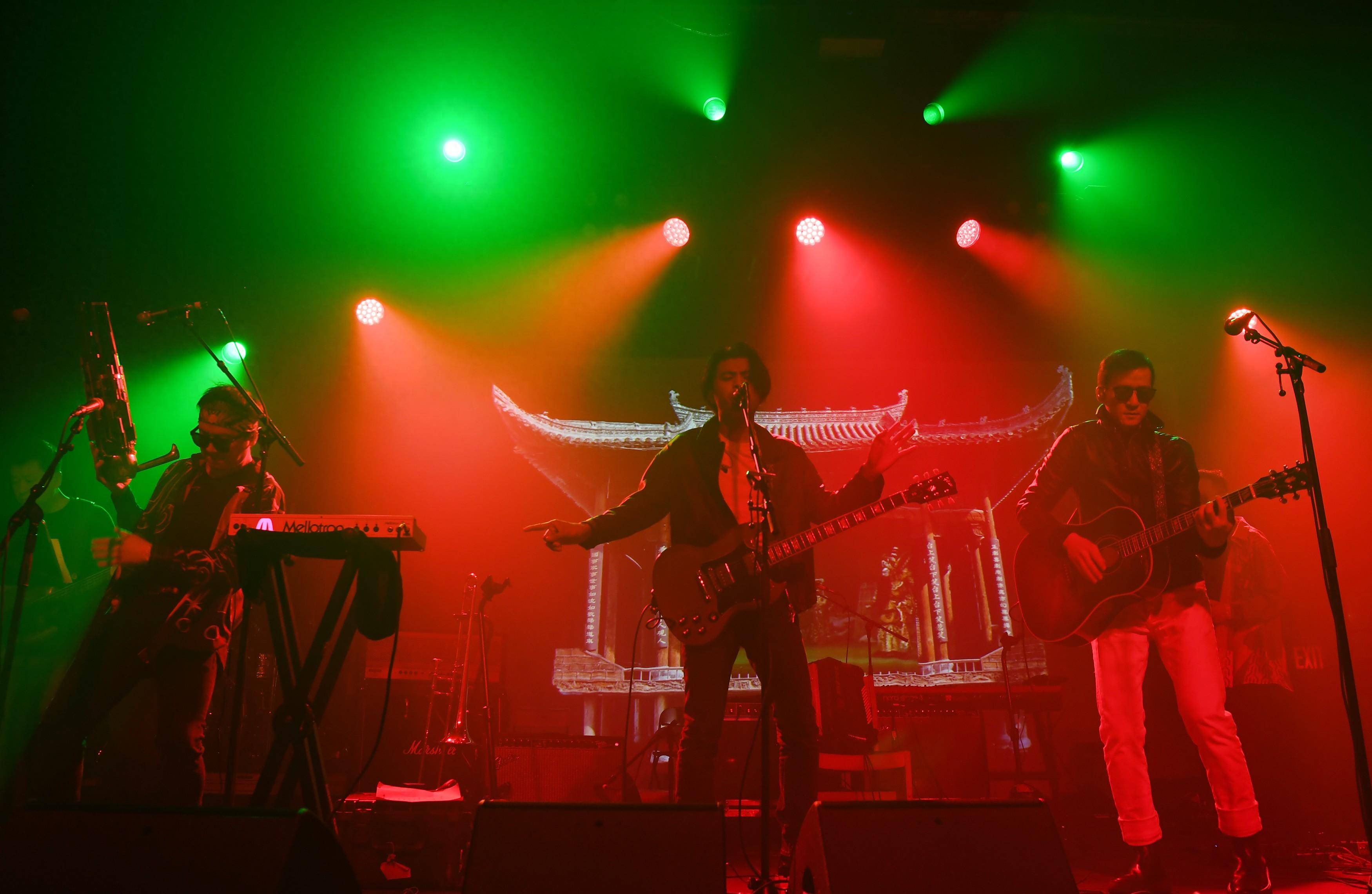 全球连线|"有朋自东方来"音乐节登陆纽约 掀起中国摇滚热潮_来自_新华