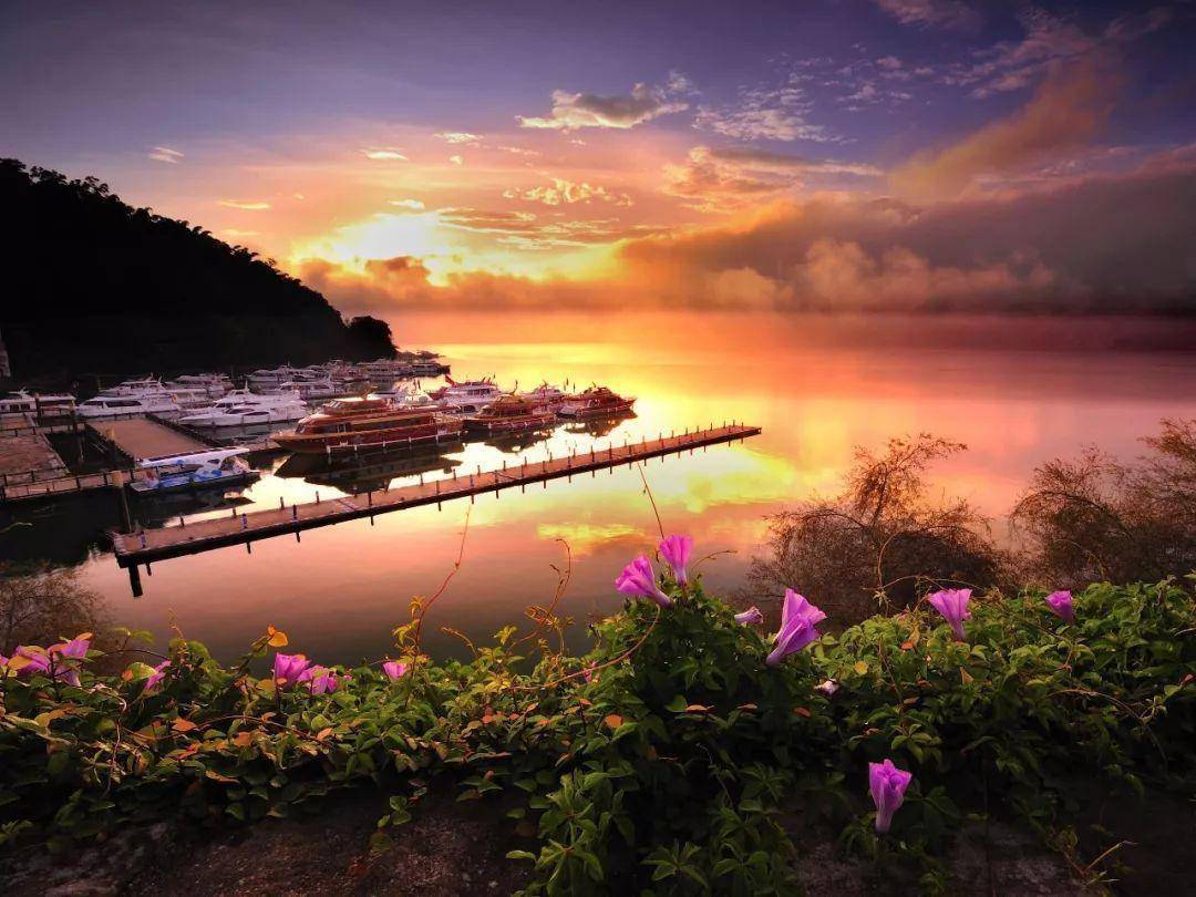 南半湖形状如弯月北半湖形状如圆日它以光华岛为界日月潭,台湾最著名