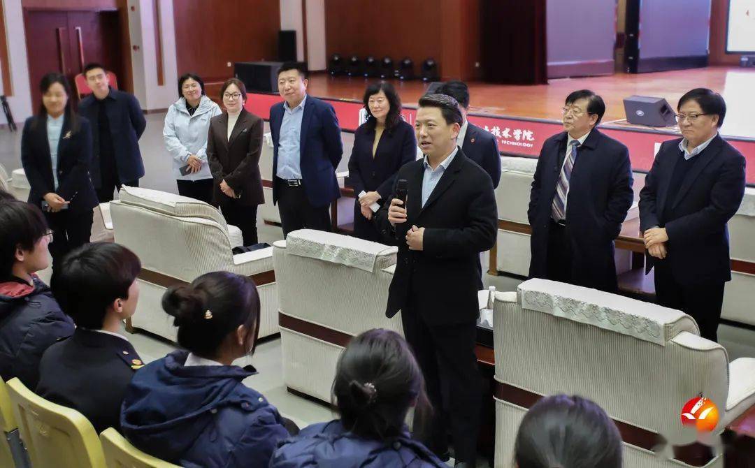 廖良辉看望花垣匠谷学子_花垣县_唐山_海运