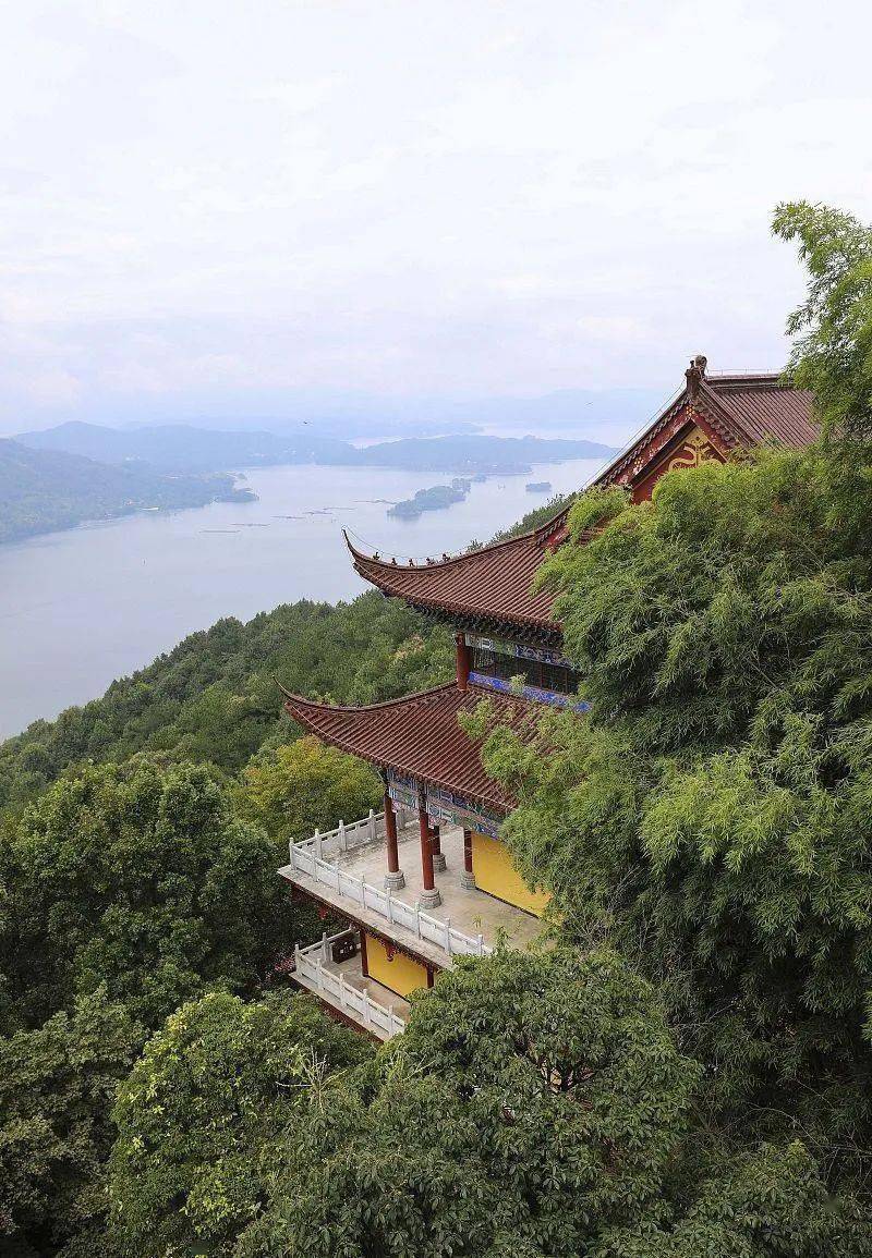 (地址:浙江省杭州市富阳区鹳山路2号)鹳山风景区位于杭州市富阳区,是