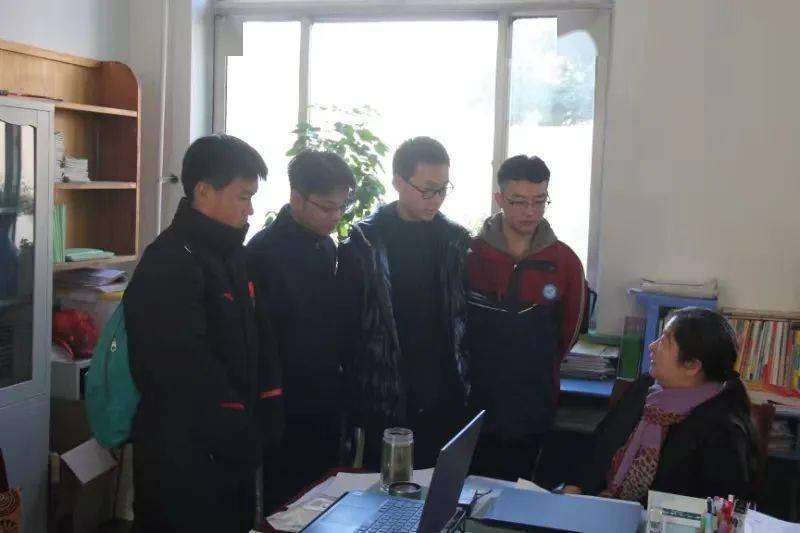 宁阳四中表示,学校通过深化四项课题等改革,抓实教师队伍建设,做好