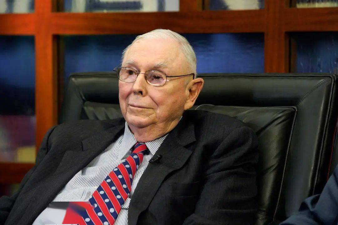 投资大师芒格去世,巴菲特悼念 / 滴滴系统崩溃损失或超4亿 / 拼多多