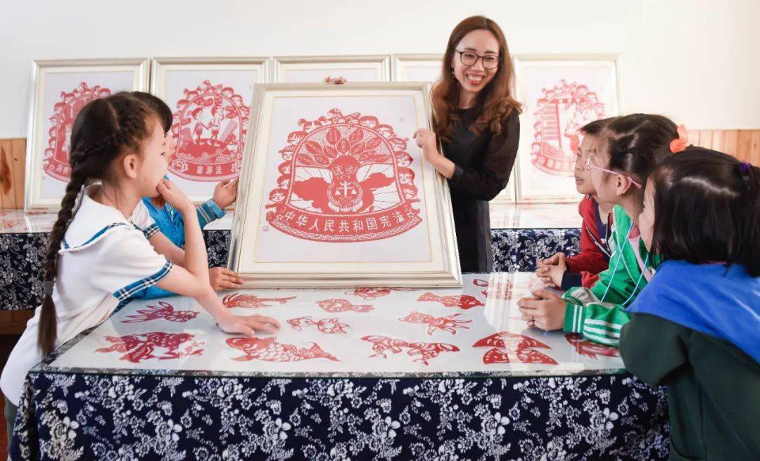 "非遗"剪纸,原来指尖可以"生花"!| 优质均衡双流在行动⑥