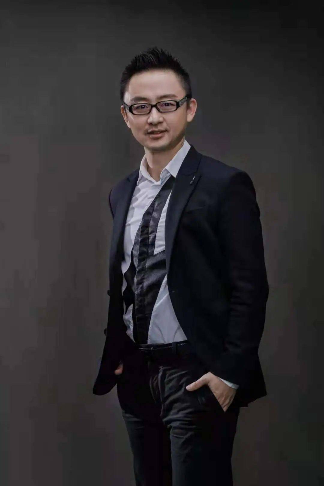 实验室主任,南沙原创建筑设计工作室创始人,主持建筑师致辞嘉宾刘珩