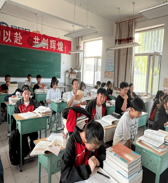 吕梁精英小学图片