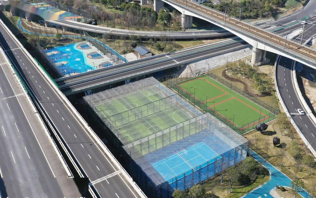 古海塘文化体育公园省级基层体育场地丰彩运动公园位于临平区乔司街道